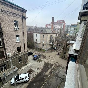 Володимира Мономаха вул. (Московська), 10