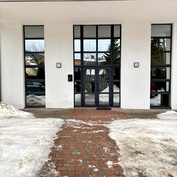 Львівська вул., 33б