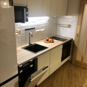 Юрія Поправки вул. (Миколи Лебедєва), 14