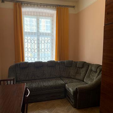 Шептицьких вул., 21