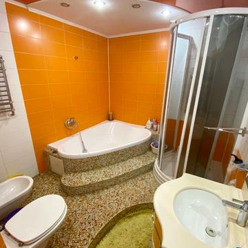 Олексія Різниченка вул. (Співдружності), 4