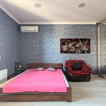 Добровольців вул. (Маршала Говорова), 8