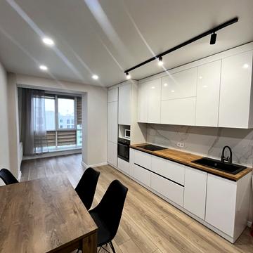 Студентська вул., 28