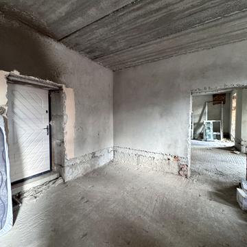 Мисливська вул., 24