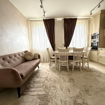 Розточчя вул., 8