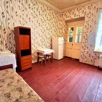 Севастопольська вул., 9