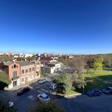 Визволення вул., 2