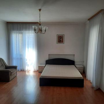 Михайлівська вул., 2