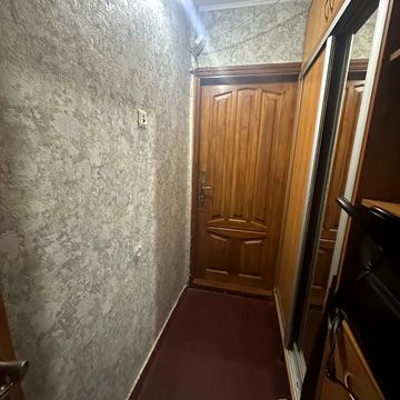 Космонавтів вул., 8а