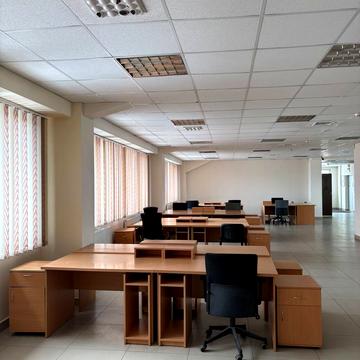 Богдана Хмельницького вул., 212