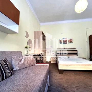 Пекарська вул., 53