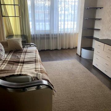 Мілютенка вул., 7