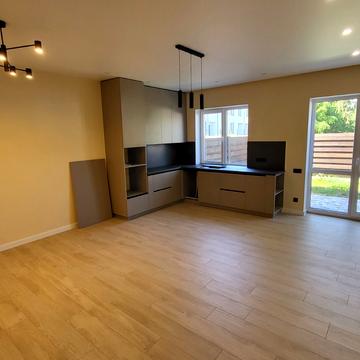 Мисливська вул., 5