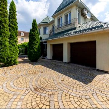 Академічна вул., 12