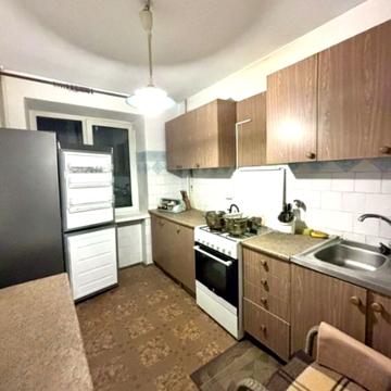 Євгена Патона вул., 27