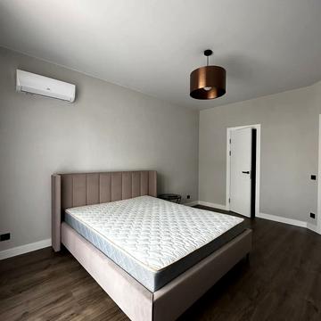 Володимира Івасюка вул., (Будинок)