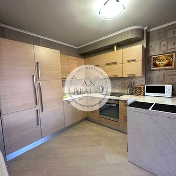 Юрія Шумського вул., 1-Б