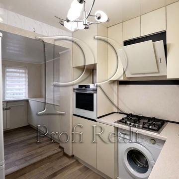 Вацлава Гавела бульв. (Івана Лепсе), 19