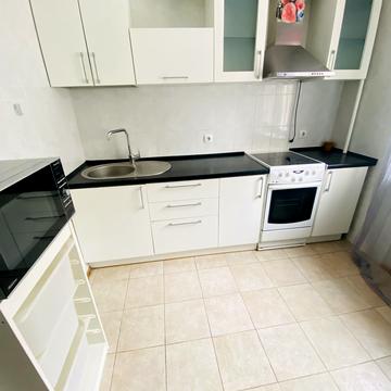 Квітневий пров., 1-Б