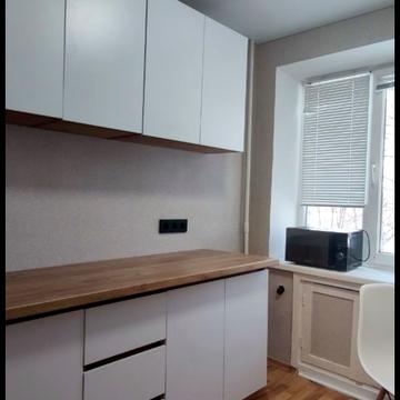 Молодіжна вул., 11