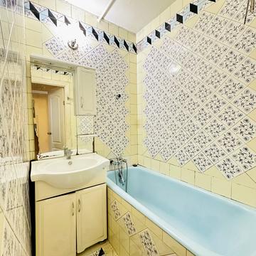 Небесної Сотні просп. (Маршала Жукова), 31