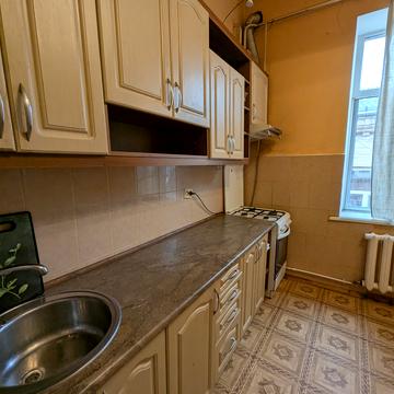 Театральна вул., 37