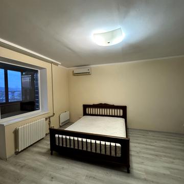 Дніпровська набережна вул., 7