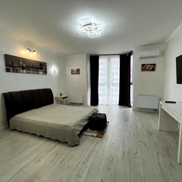 Драгоманова вул., 2