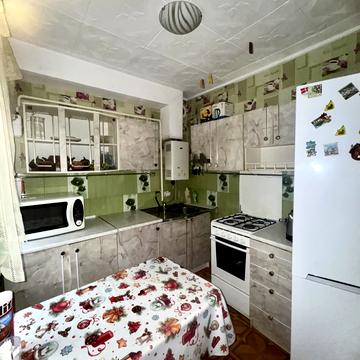 Богдана Хмельницького просп. (Героїв Сталінграда), 126