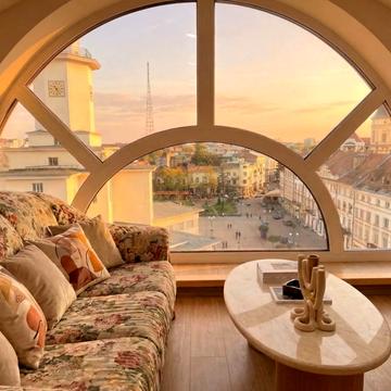 Площа ринок, 1