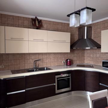 Олександра Мишуги вул., 8