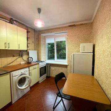 Братів Дужих вул. (Володимира Комарова), 2