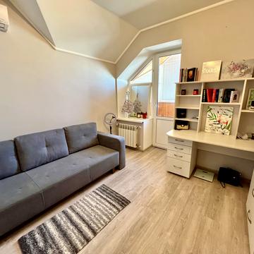 Бориса Гмирі вул., 4