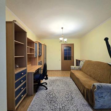 Героїв Крут бульв. (Героїв Сталінграду), 10