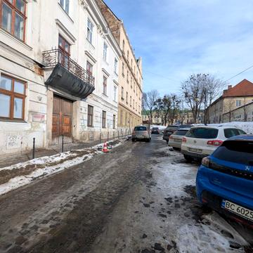 Валова вул., 21