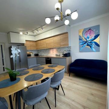 Героїв Майдану вул. (Червоноармійська), 226а