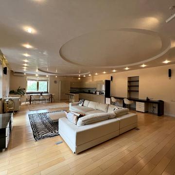 Дмитрівська вул., 76