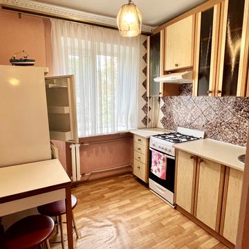 Космонавтів вул., 29