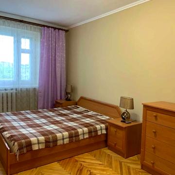 Симона Петлюри вул. (), 37