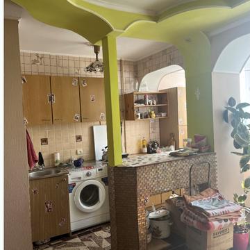 Мілютенка вул., 3