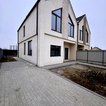 Молодіжна вул., 24