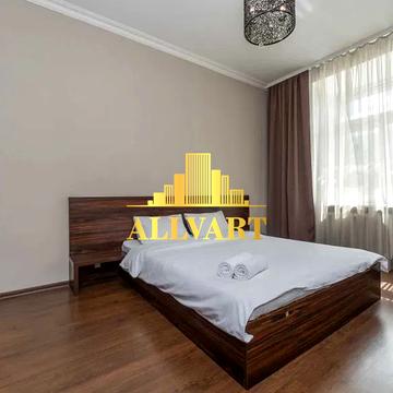 Євгена Коновальця вул. (Щорса), 7-9