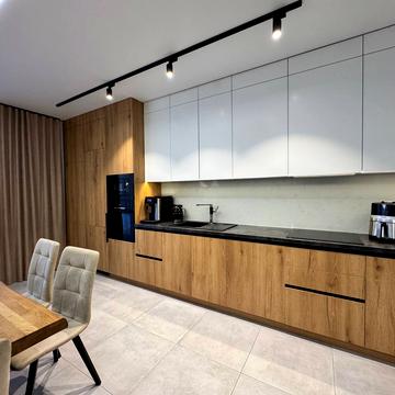 Черкаська вул., 20