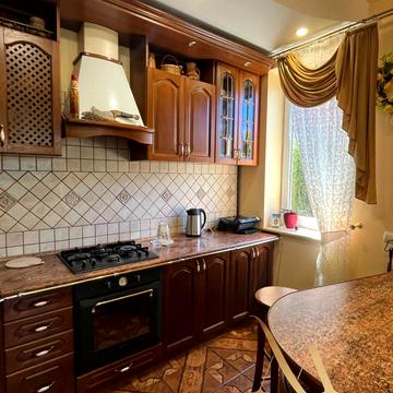 Шептицького вул., 5