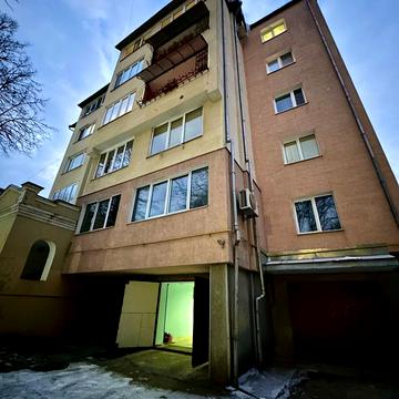 Степана Бандери вул., 12б