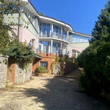 Криворізька вул., 16