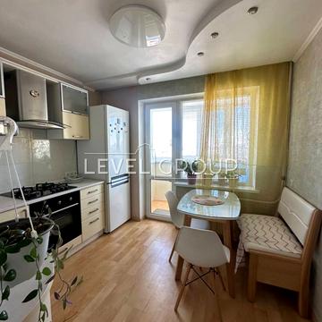 Оболонська пл. (Дружби Народів СРСР), 5