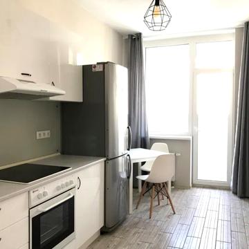 Драгоманова вул., 2