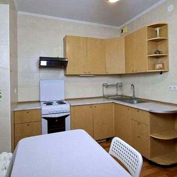 Ялтинська вул., 15