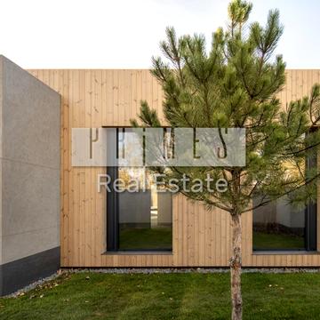 Космонавтів вул., 2